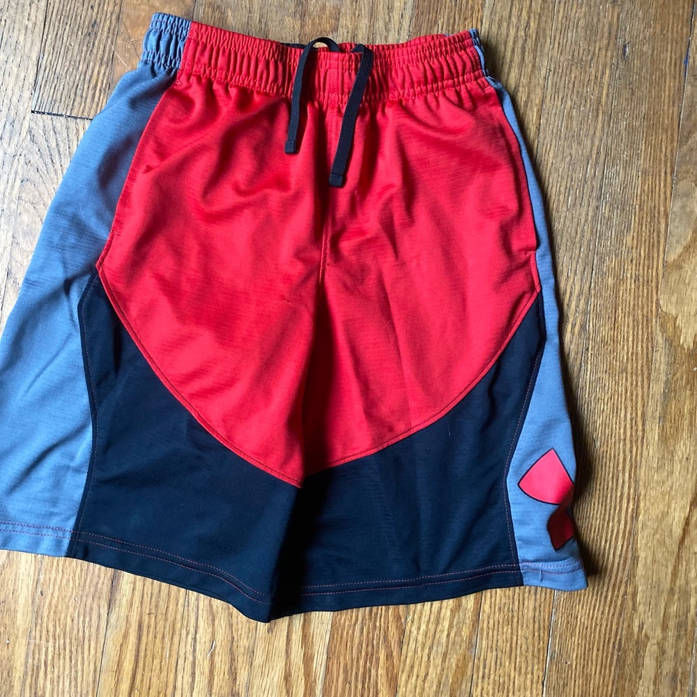 Under armour youth medium shorts